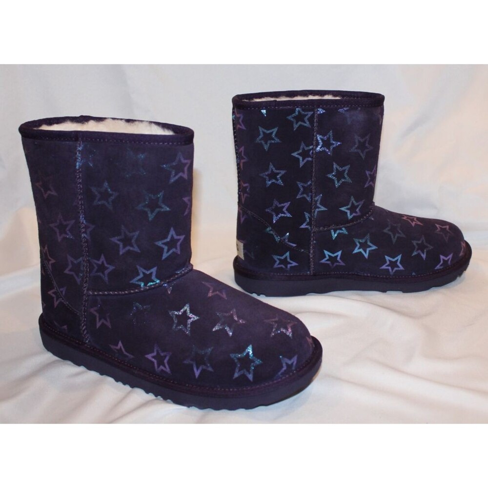 NIB UGG YOUTH 5‎ 6 WOMEN'S 7 8 CLASSIC SHORT II IRIDESCENT STARS BOOTS PURPLE